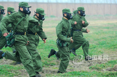 筑牢生命防線 解析士兵防生化武器實戰訓練與防毒面具的關鍵作用